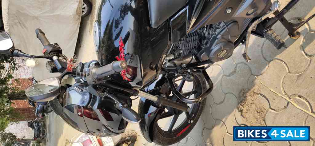 Black Bajaj Pulsar 150 Neon
