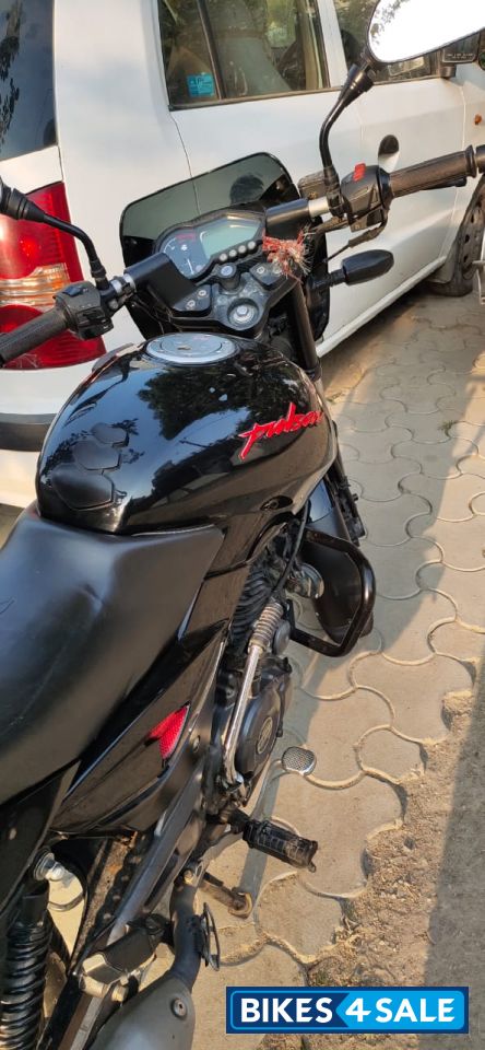 Black Bajaj Pulsar 150 Neon