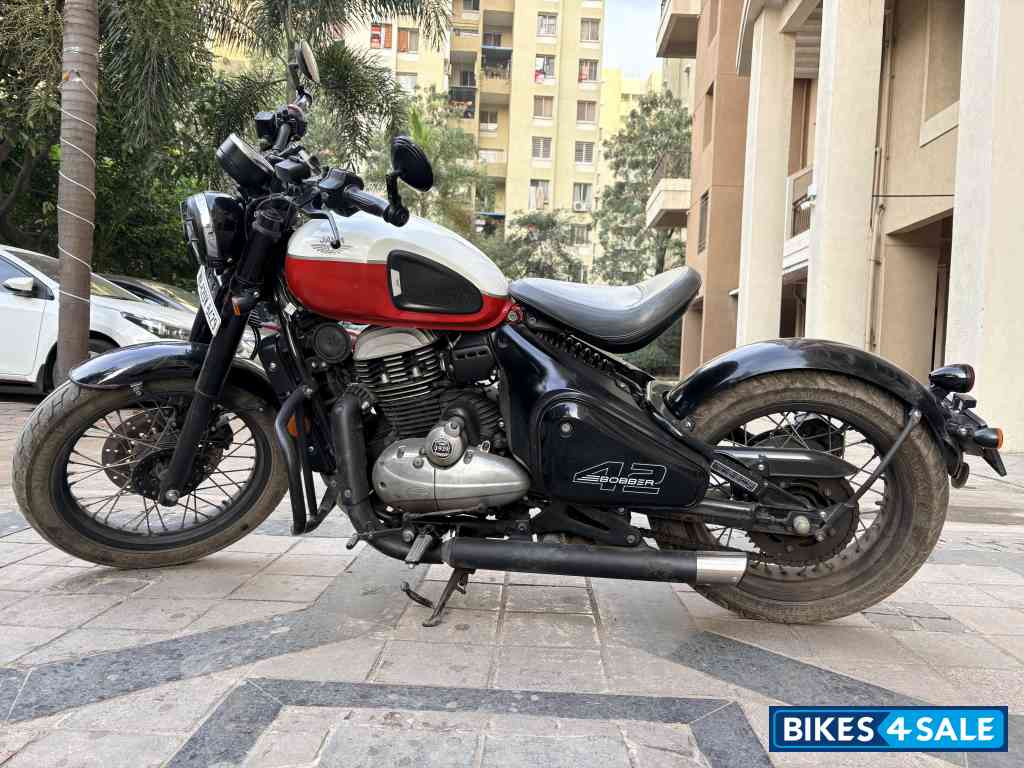 Jawa 42 Bobber Dual Channel ABS