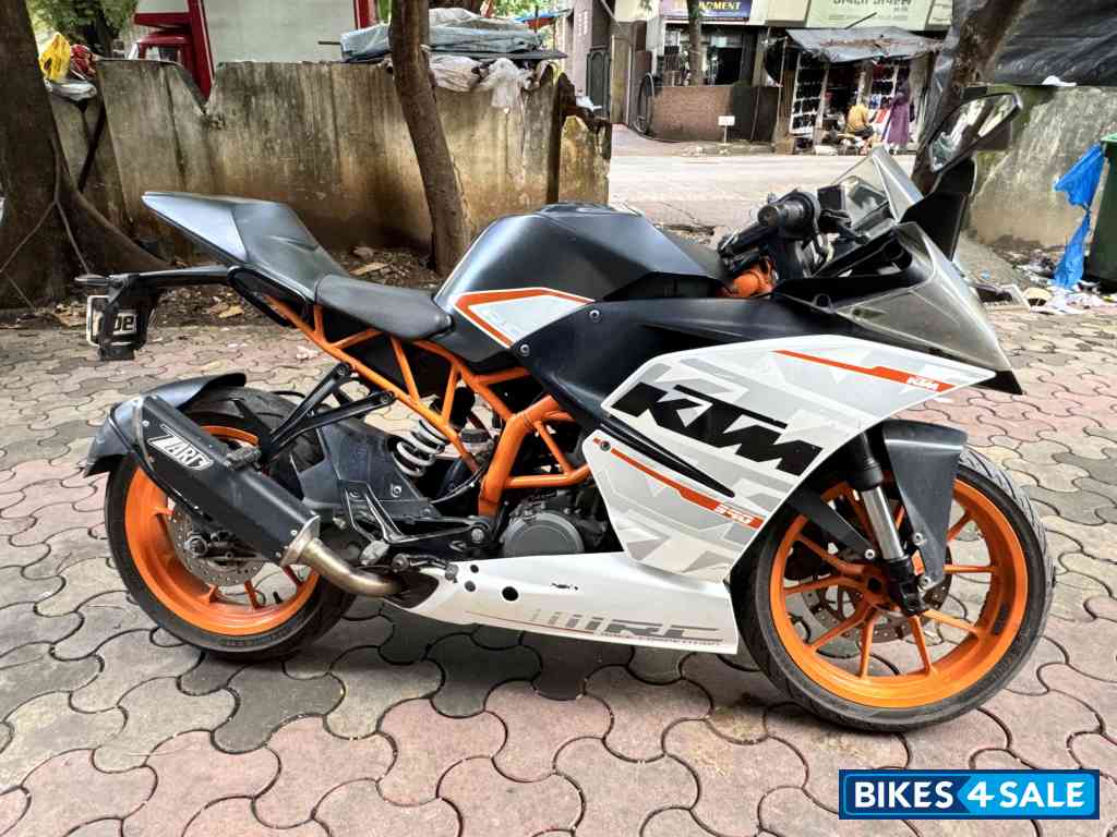 White And Orange KTM RC 390 White And Orange KTM RC 390