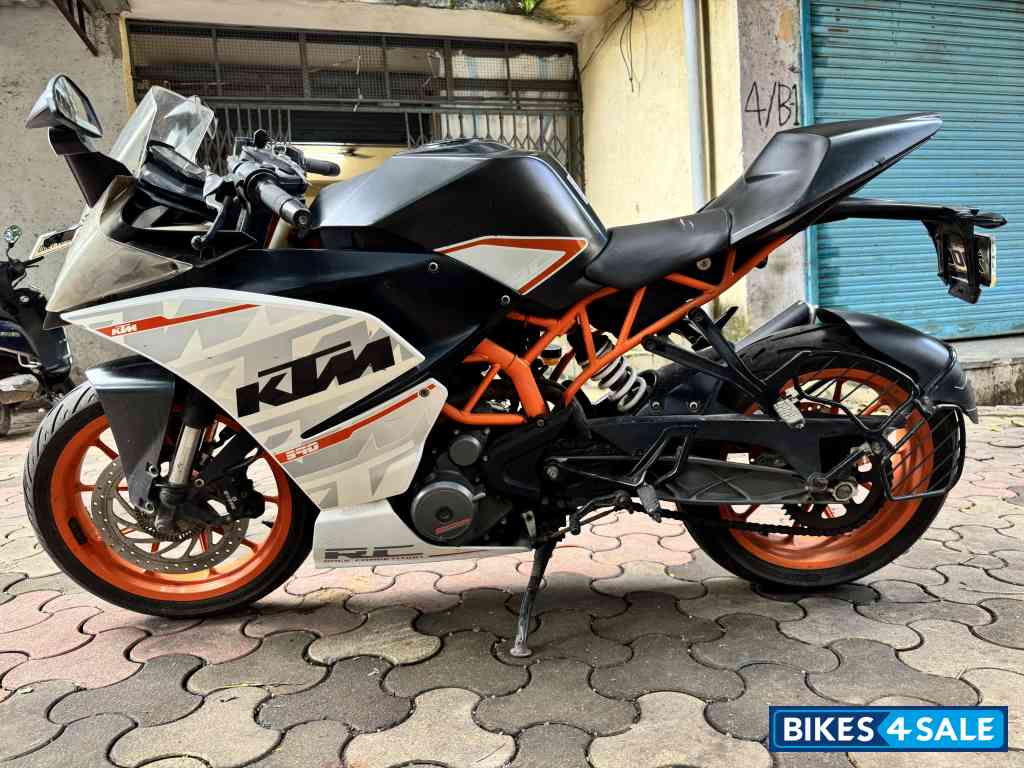 White And Orange KTM RC 390 White And Orange KTM RC 390