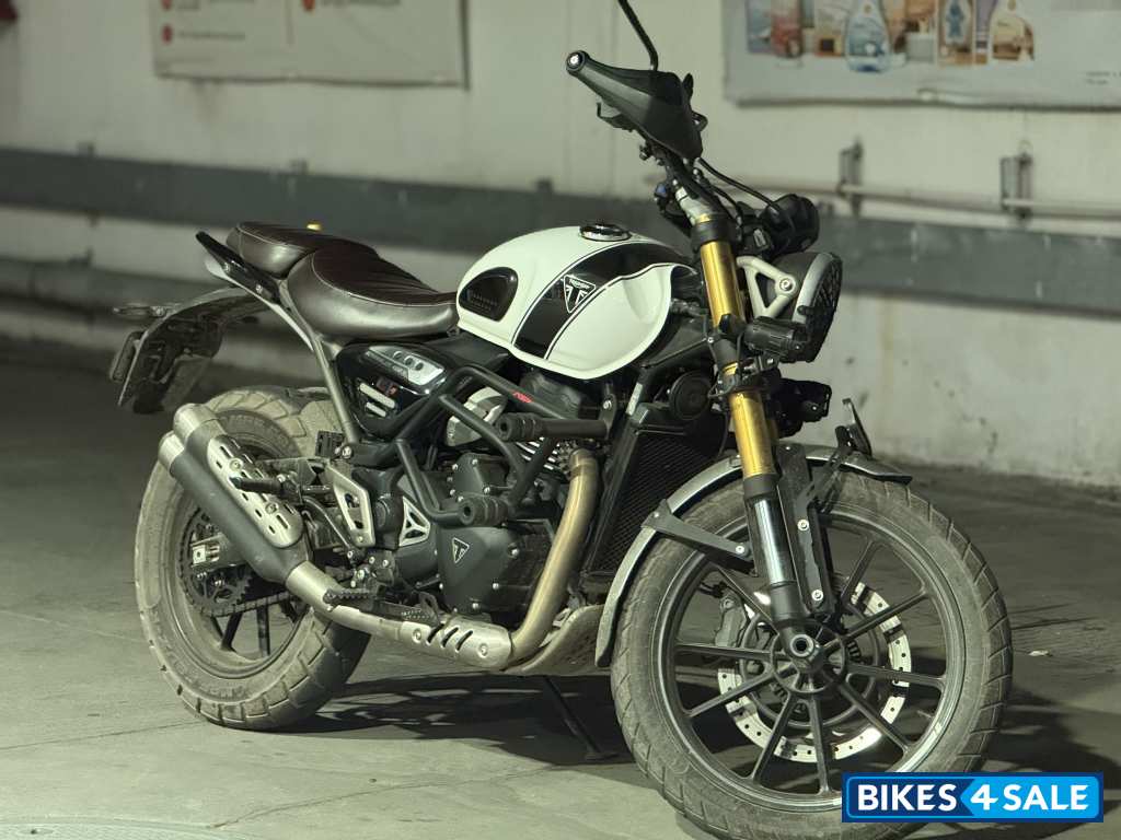 White Triumph Scrambler 400 X