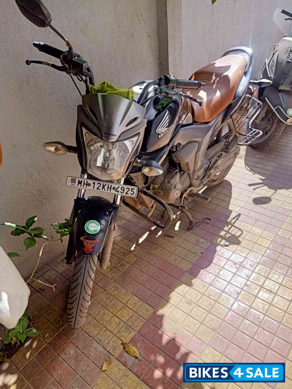 Black Honda CB Trigger Black Honda CB Trigger