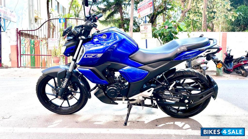 Blue Yamaha FZ-S FI V3 Blue Yamaha FZ-S FI V3