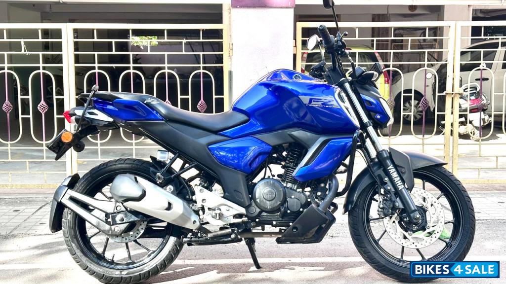 Blue Yamaha FZ-S FI V3 Blue Yamaha FZ-S FI V3