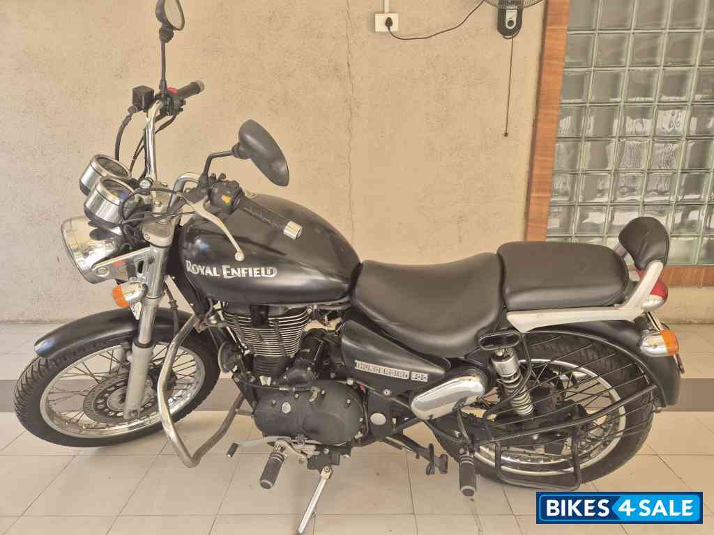 Black Royal Enfield Thunderbird 500