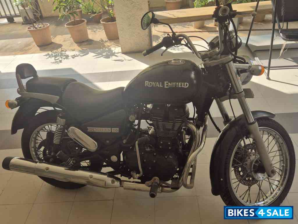 Black Royal Enfield Thunderbird 500 Black Royal Enfield Thunderbird 500