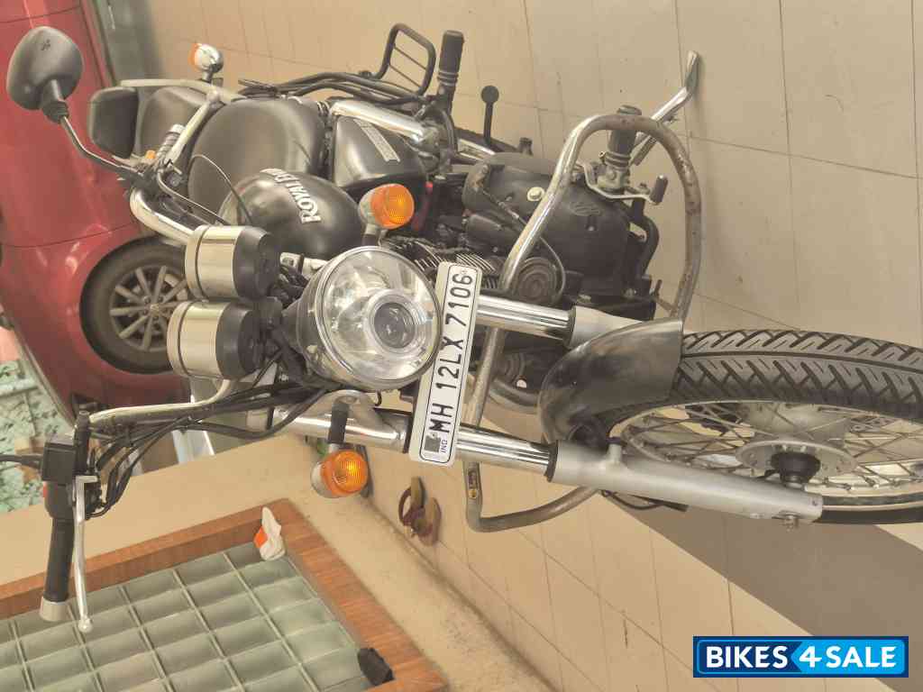 Black Royal Enfield Thunderbird 500 Black Royal Enfield Thunderbird 500