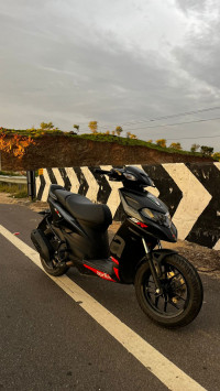 Black Aprilia SR 160
