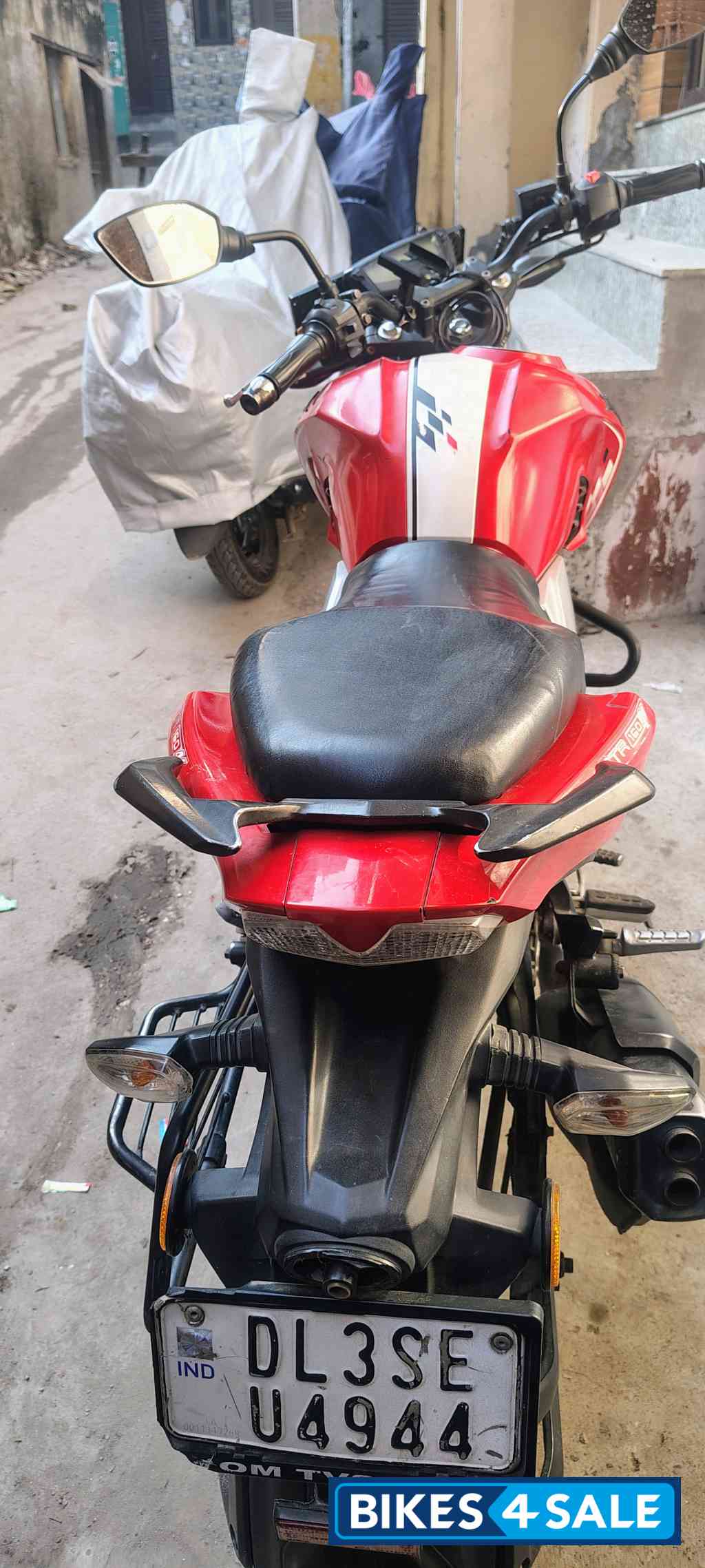 Red TVS Apache RTR 160 4V Red TVS Apache RTR 160 4V