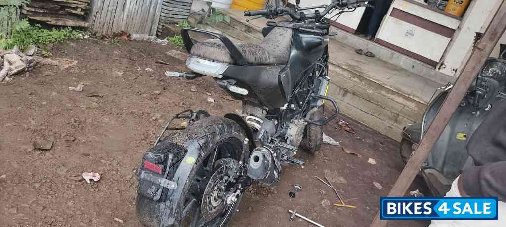 Black Moonshine Blue Husqvarna Svartpilen 250 2022 Black Moonshine Blue Husqvarna Svartpilen 250 2022