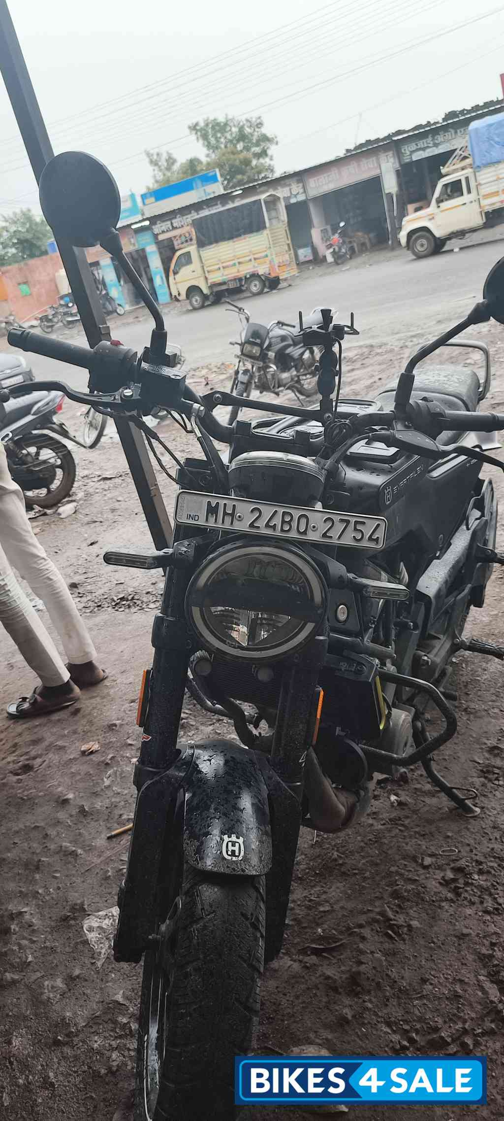 Black Moonshine Blue Husqvarna Svartpilen 250 2022 Black Moonshine Blue Husqvarna Svartpilen 250 2022