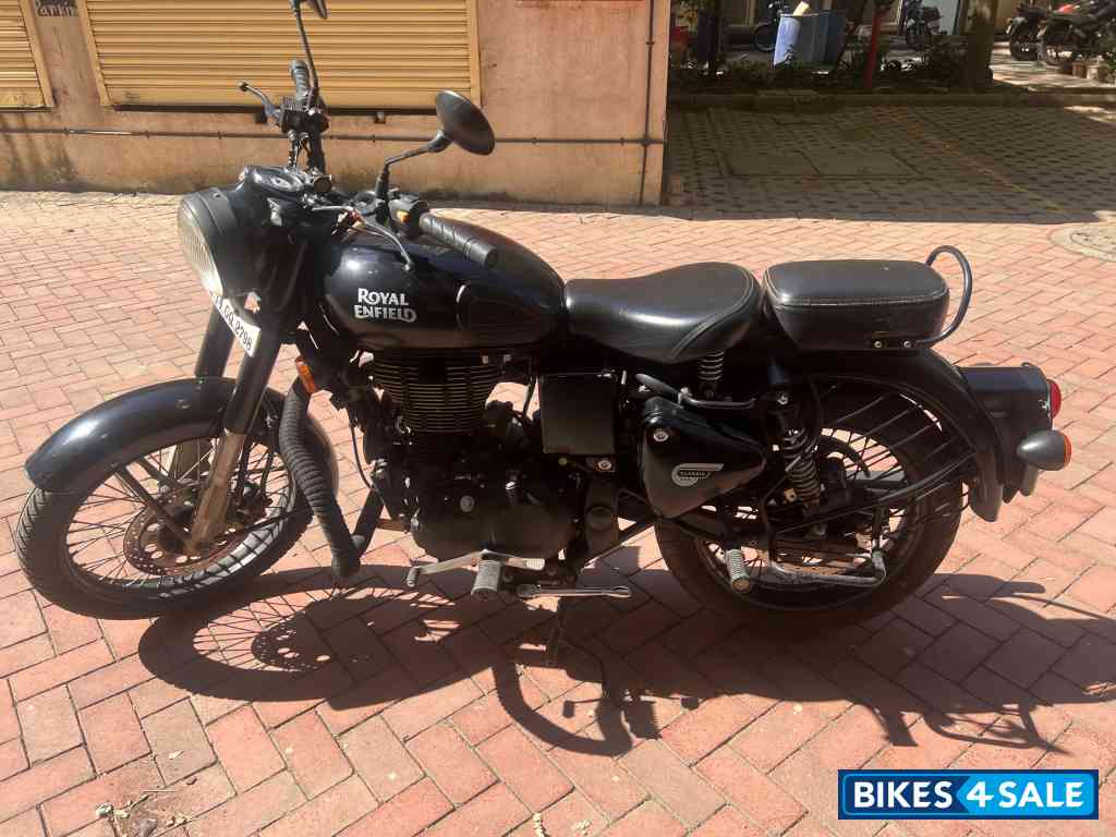 Stealth Black Royal Enfield Classic Stealth Black