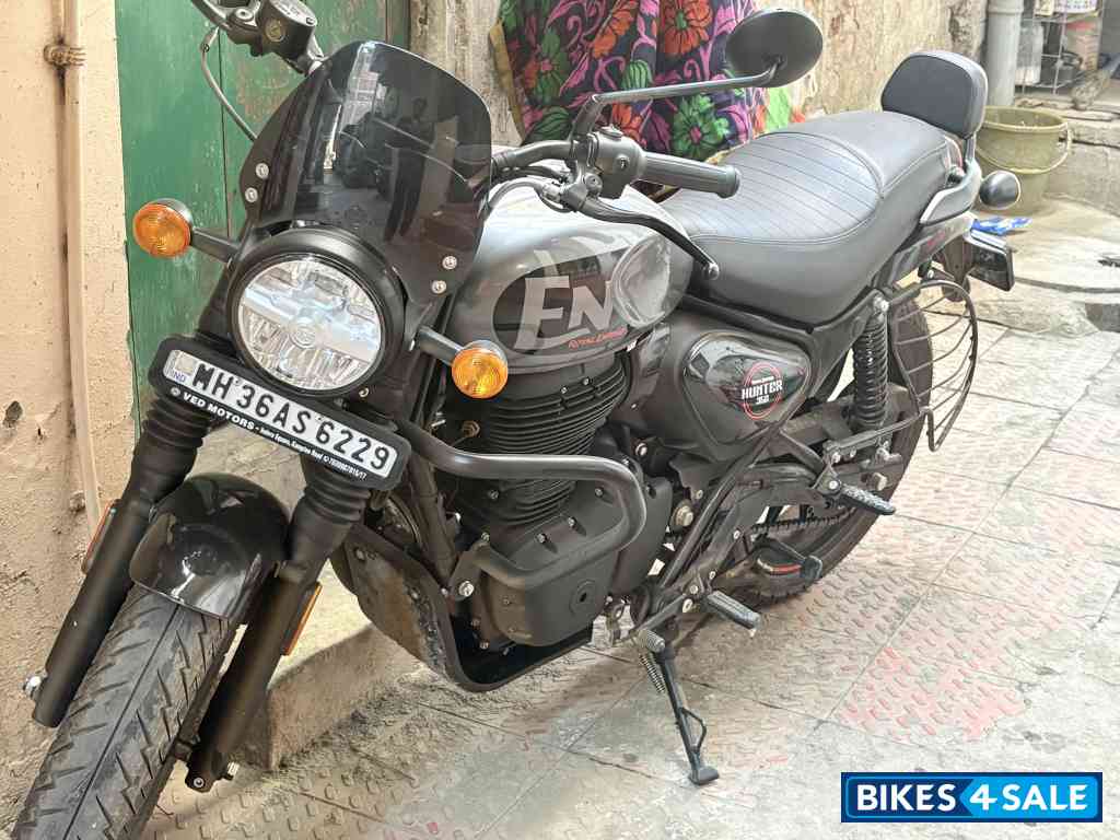 Gray Black Royal Enfield Hunter 350 2025