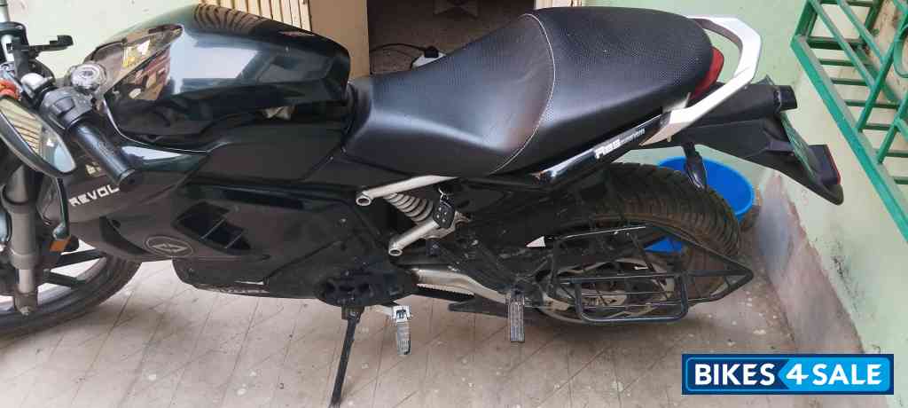 Black Revolt RV 400 Black Black Revolt RV 400 Black