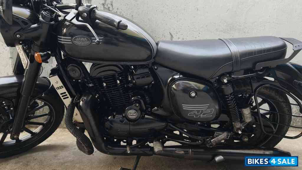 Jawa 42 Dual Channel ABS AllStar Black