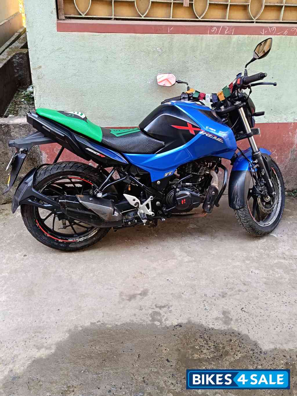Vibrant Blue Metallic Hero Xtreme 160R BS6