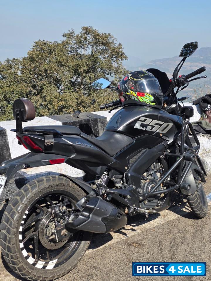 Matt Grey Bajaj Dominar 250