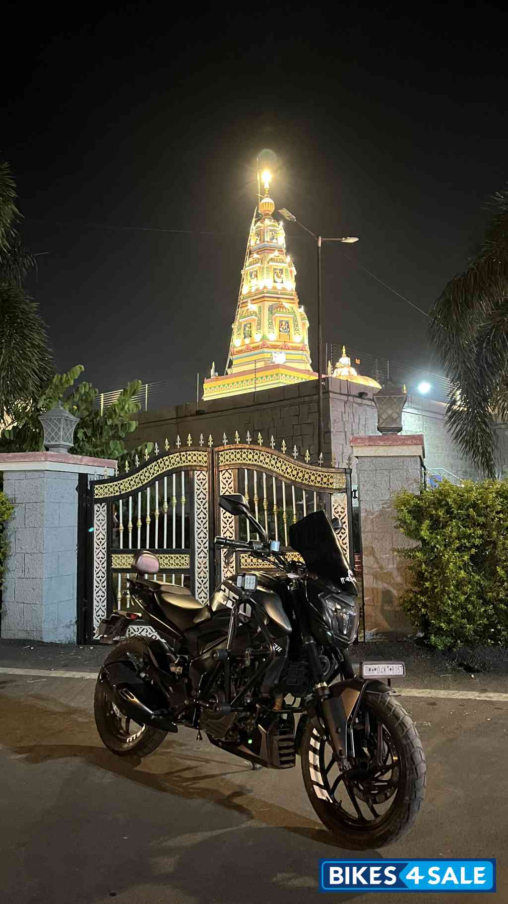 Matt Grey Bajaj Dominar 250