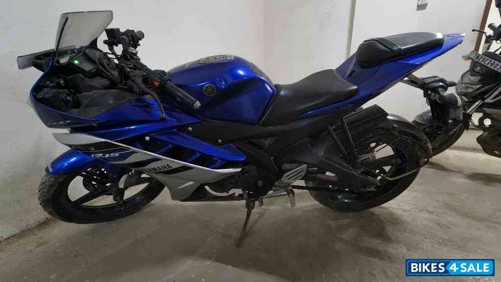 Blue Yamaha YZF R15 V2