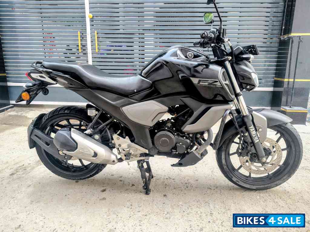 Glossy Black Yamaha FZ-S FI V3 BS6 Glossy Black Yamaha FZ-S FI V3 BS6