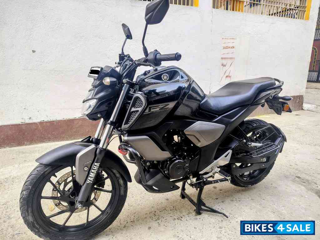 Glossy Black Yamaha FZ-S FI V3 BS6 Glossy Black Yamaha FZ-S FI V3 BS6