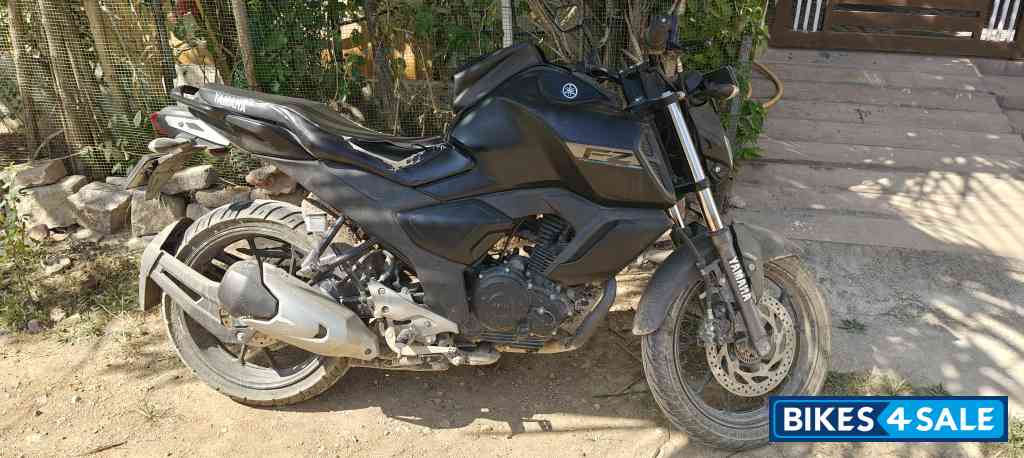 Black Yamaha FZ-S FI V3