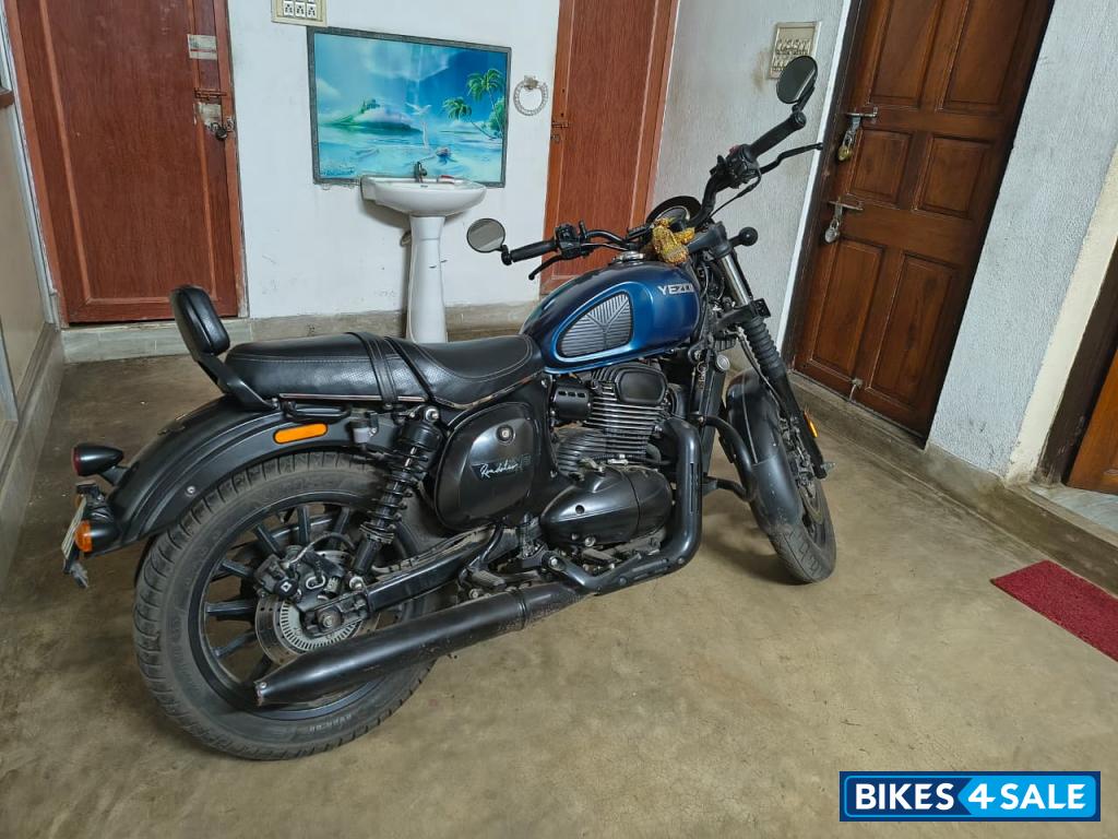 Yezdi Roadster Dark Yezdi Roadster Dark