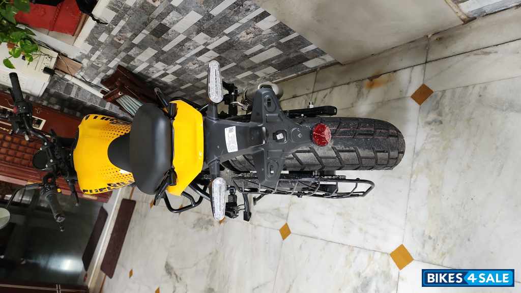 Yellow Ribbon Royal Enfield Guerrilla 450 Flash Yellow Ribbon Royal Enfield Guerrilla 450 Flash