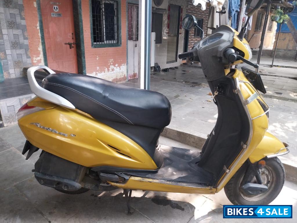 Dazzle Yellow Honda Activa 5G Dazzle Yellow Honda Activa 5G