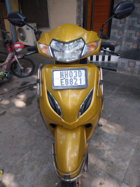 Dazzle Yellow Honda Activa 5G