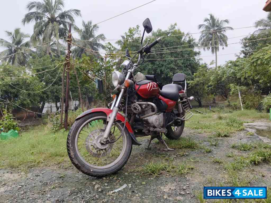 Wine Red Bajaj Avenger 200 DTS-i