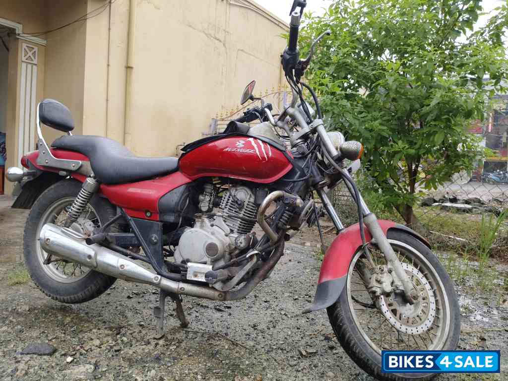 Wine Red Bajaj Avenger 200 DTS-i Wine Red Bajaj Avenger 200 DTS-i