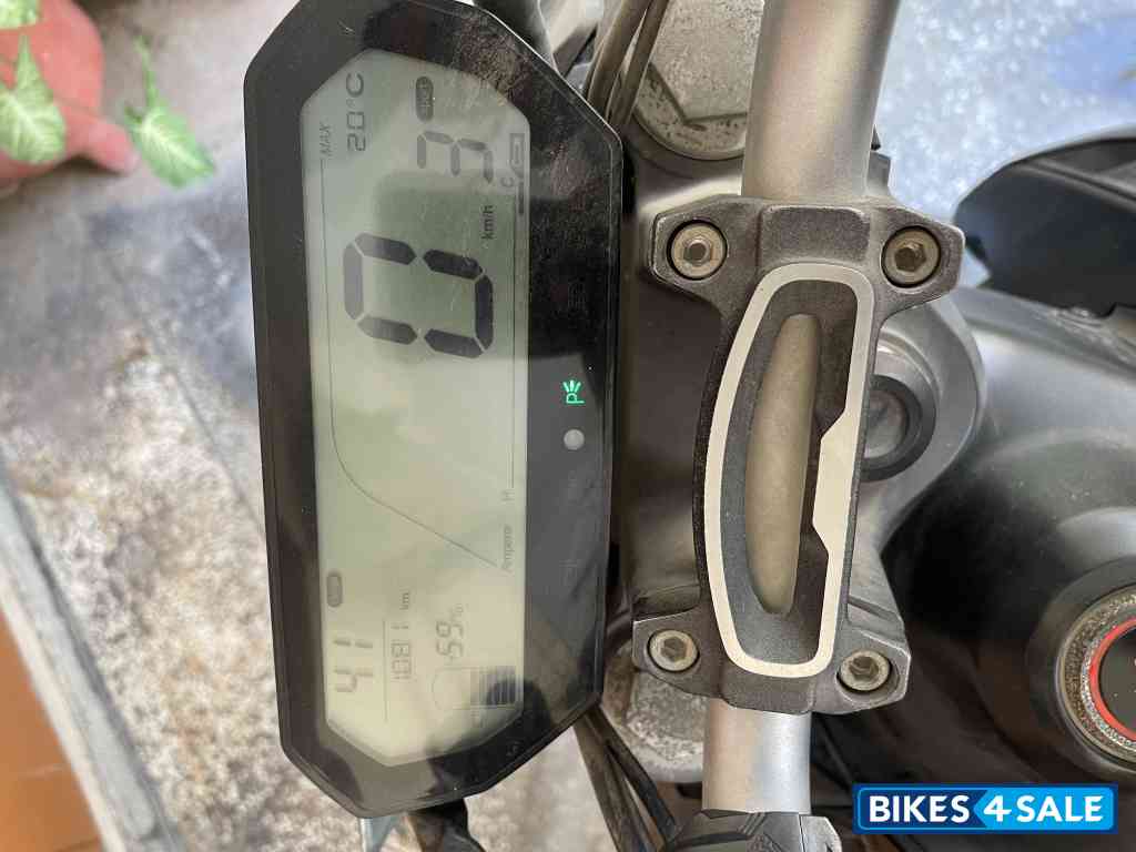 Revolt RV 400 Revolt RV 400