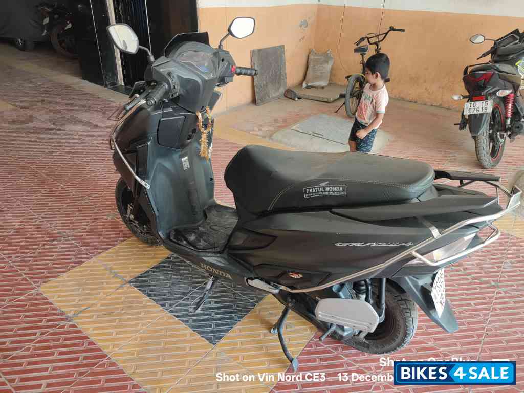 Black Honda Grazia 125 BS6
