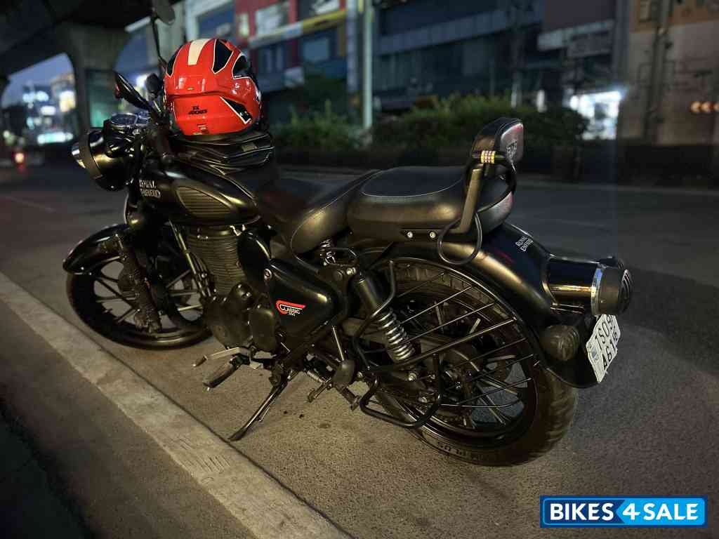 Royal Enfield Classic Stealth Black
