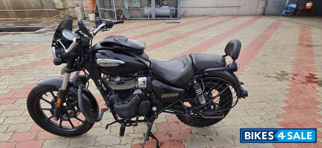 Black Royal Enfield Meteor 350 Stellar Black Royal Enfield Meteor 350 Stellar
