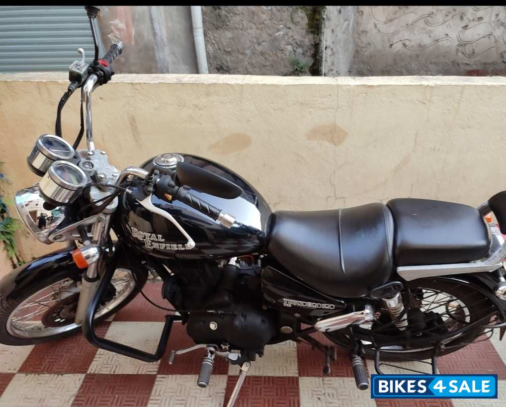 Black Royal Enfield Thunderbird 350