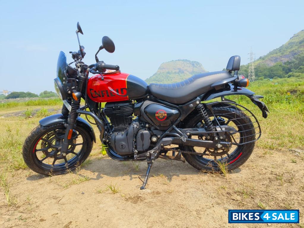 Red Royal Enfield Hunter 350 Metro
