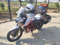 Pearl White TVS Apache RTR 200 4V 2020