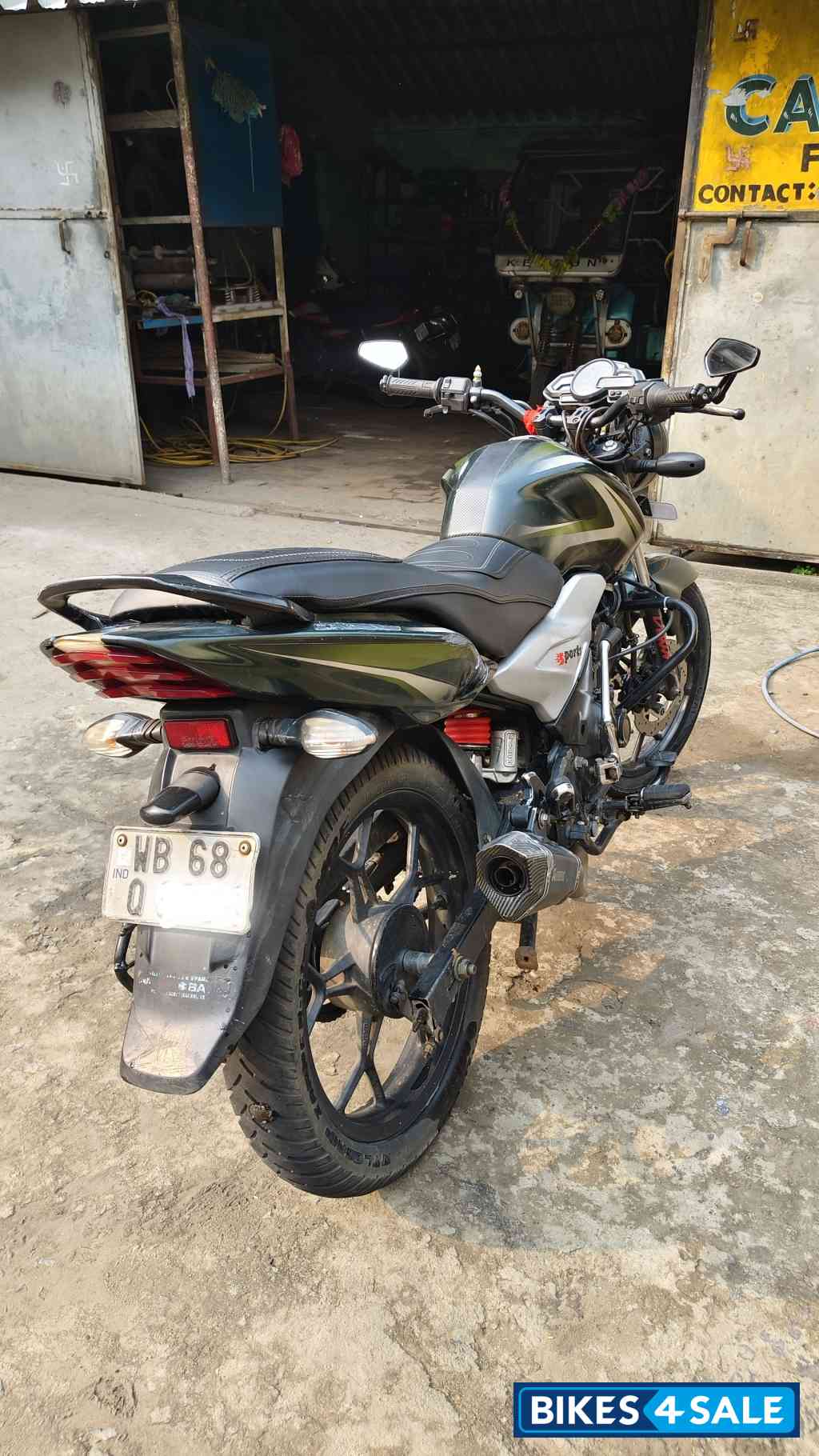 Bajaj Discover 150 F