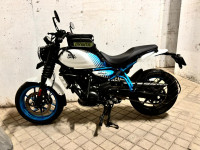 Royal Enfield Guerrilla 450 Flash