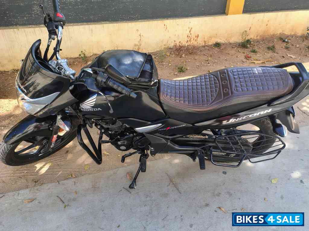 Black Honda Unicorn 160 BS6