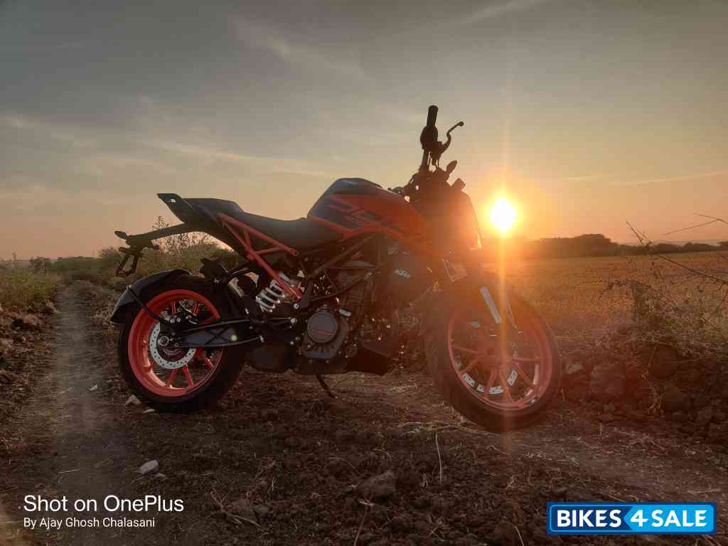 Orange KTM Duke 200 ABS