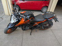 Orange KTM Duke 200 ABS