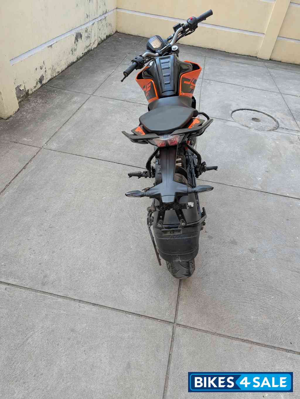 Orange KTM Duke 200 ABS