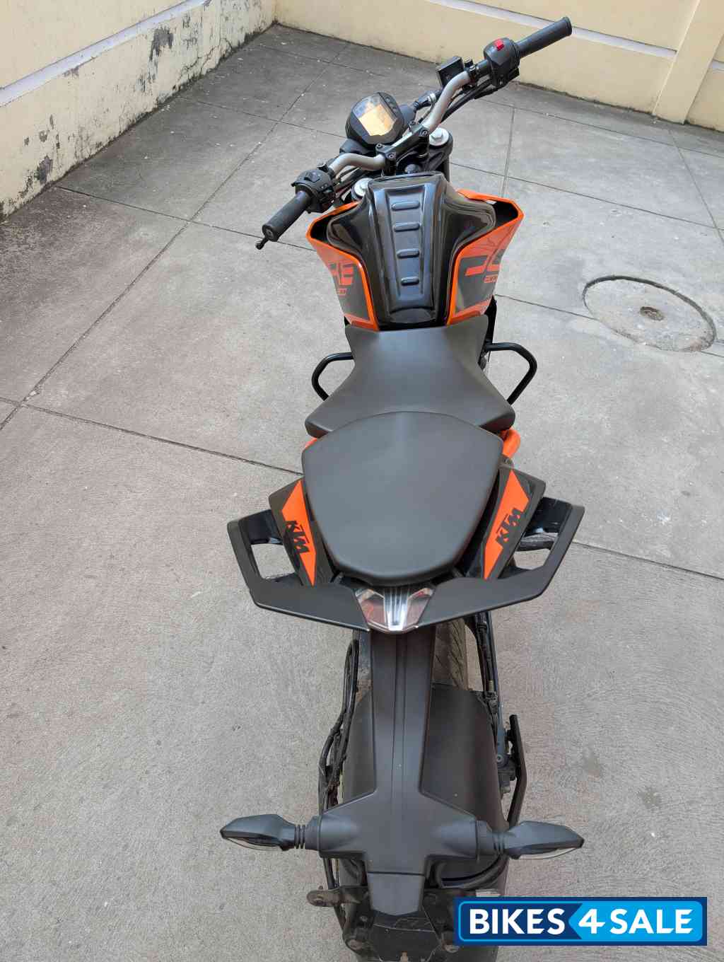 Orange KTM Duke 200 ABS