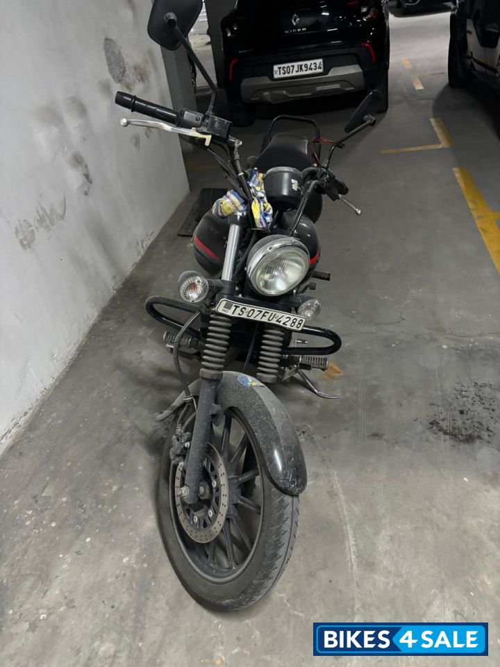 Black Bajaj Avenger Street 220