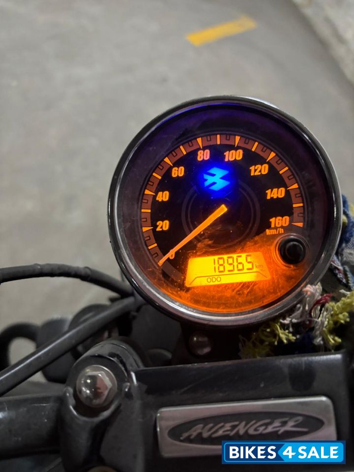 Black Bajaj Avenger Street 220 Black Bajaj Avenger Street 220