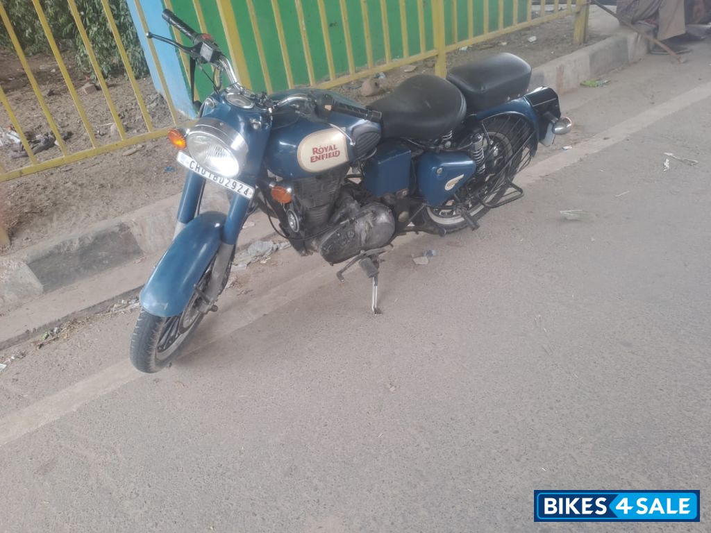 Lagoon Royal Enfield Classic 350 Lagoon Royal Enfield Classic 350